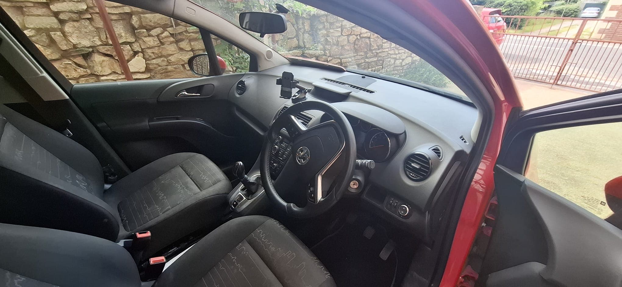 2016 Vauxhall Meriva vehicle photo 2