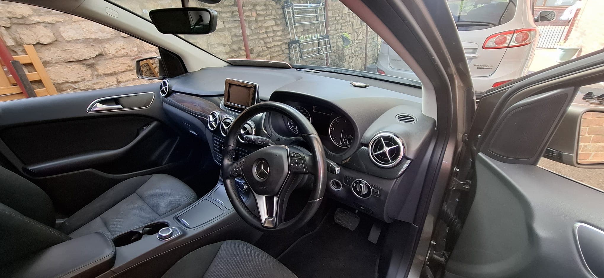 2012 Mercedes-Benz B-Class vehicle photo 4