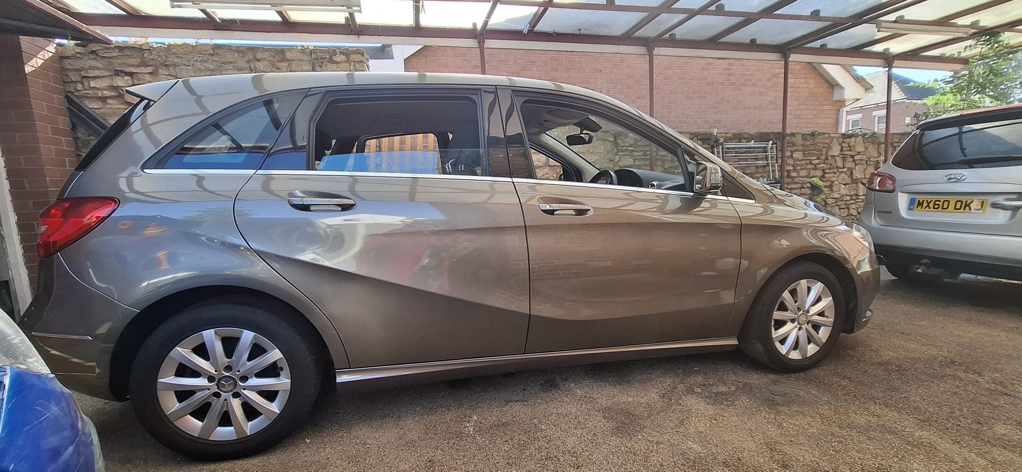 2012 Mercedes-Benz B-Class vehicle photo 2
